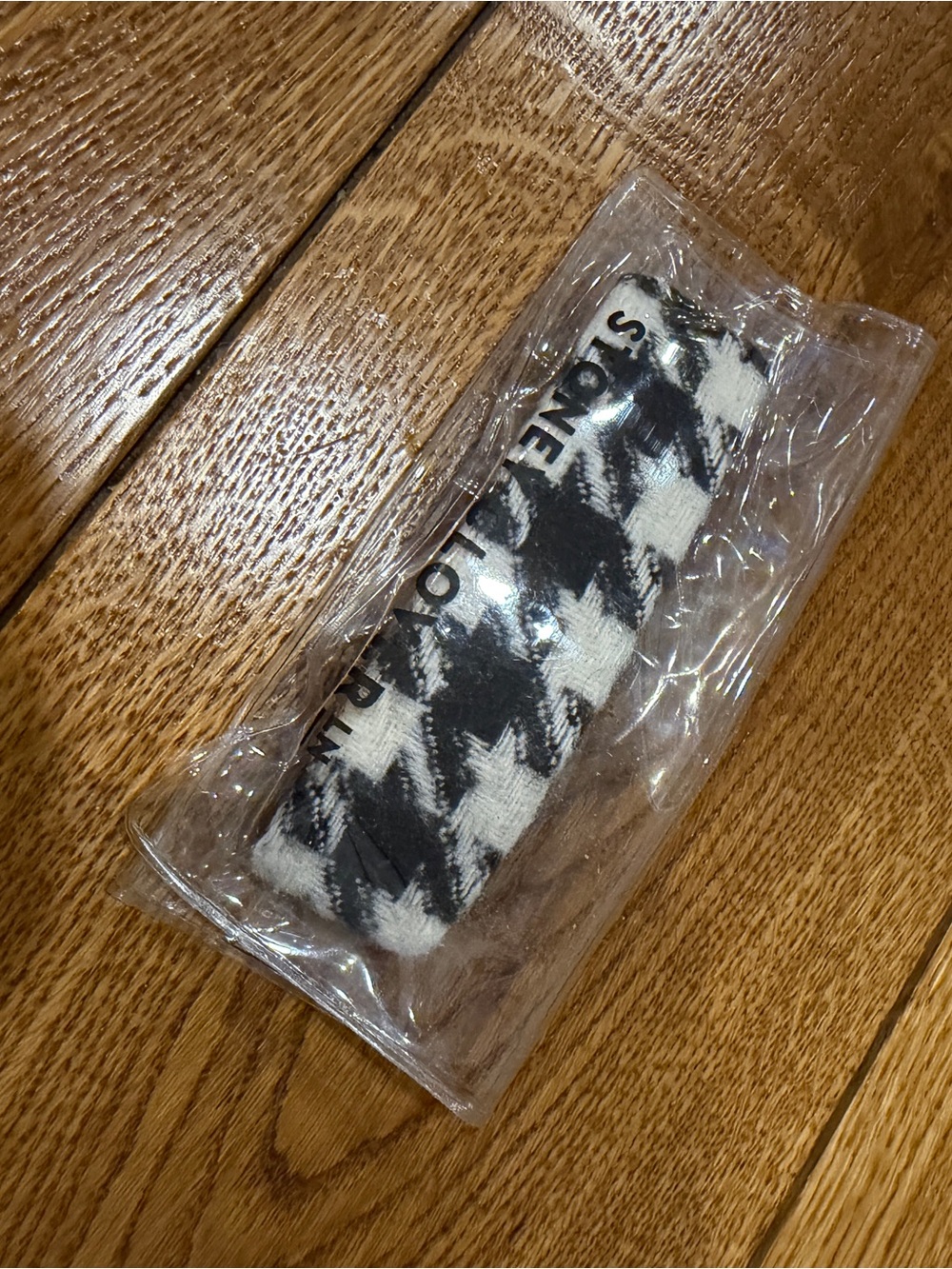 Stoney Clover Lane Black & White Houndstooth Knit Clip - Picture 4 of 4